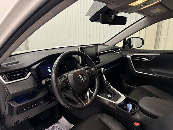 Toyota RAV4 12 of 24