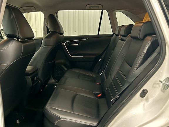 Toyota RAV4 14 of 24
