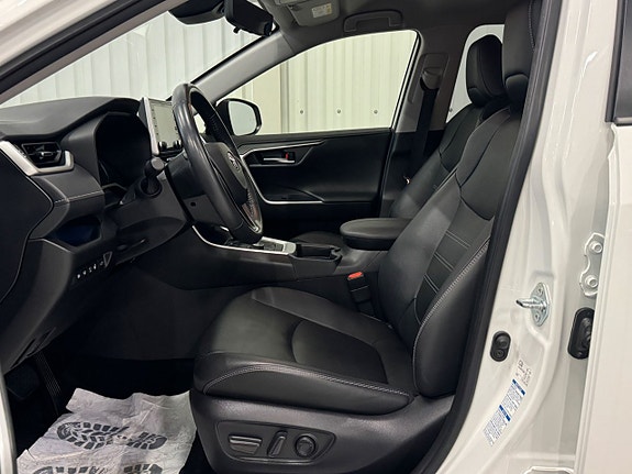 Toyota RAV4 13 of 24