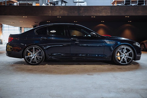 BMW M5 2 of 19