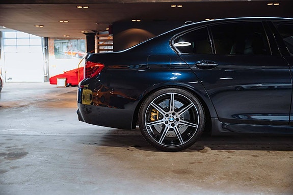 BMW M5 3 of 19