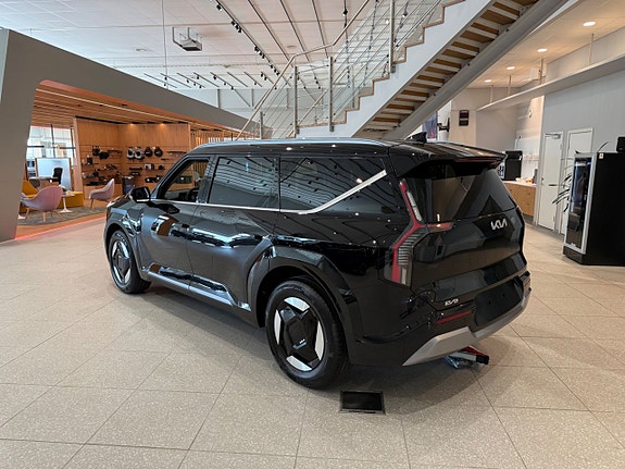 Kia EV9 2 of 17