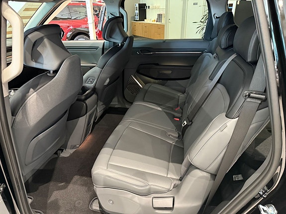 Kia EV9 8 of 17