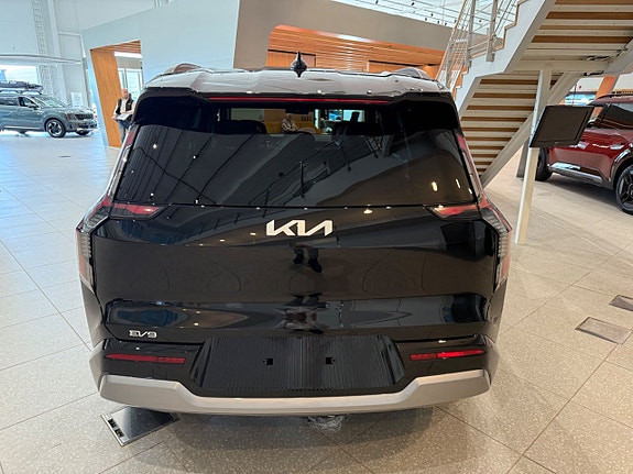 Kia EV9 3 of 17