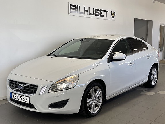 Volvo S60 4 of 5