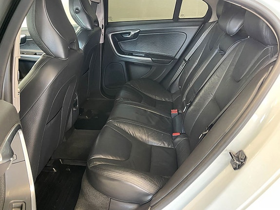 Volvo S60 12 of 18