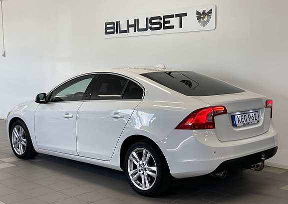 Volvo S60 2 of 5