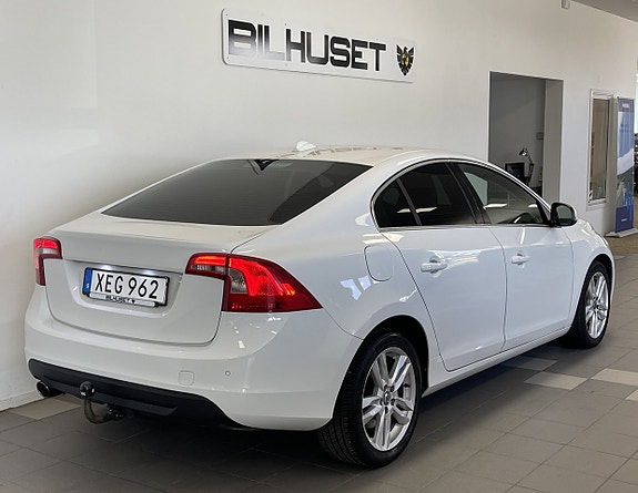 Volvo S60 3 of 5