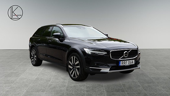 Volvo V90 Cross Country 3 of 5