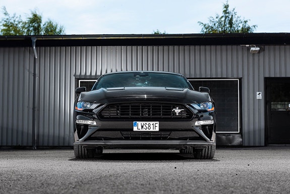 Ford Mustang 4 of 5