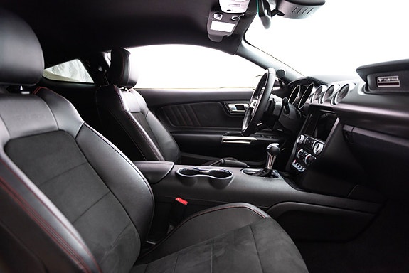Ford Mustang 21 of 25