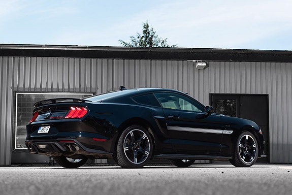 Ford Mustang 3 of 5