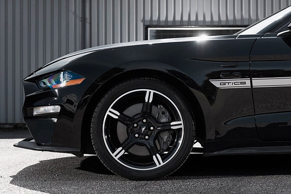 Ford Mustang 8 of 25