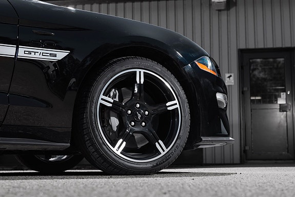 Ford Mustang 23 of 25