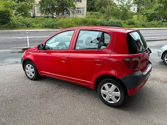 Toyota Yaris 7 of 10