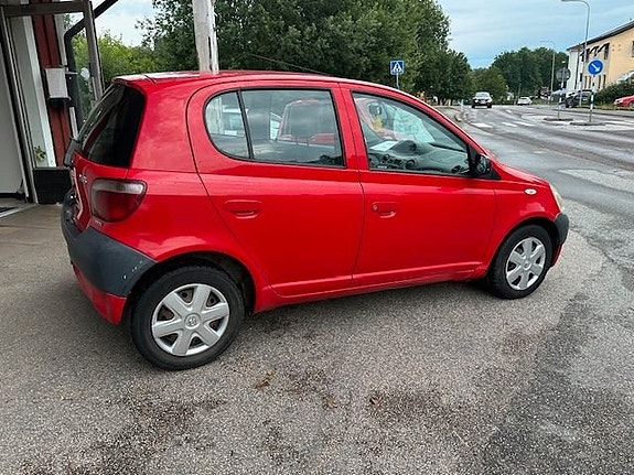 Toyota Yaris 4 of 10