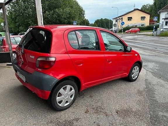 Toyota Yaris 5 of 10