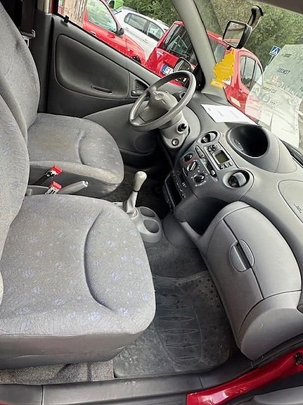 Toyota Yaris 10 of 10