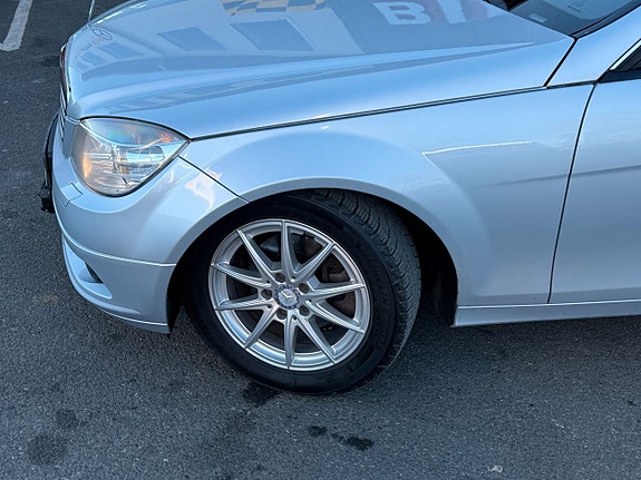 Mercedes-Benz C200 9 of 17