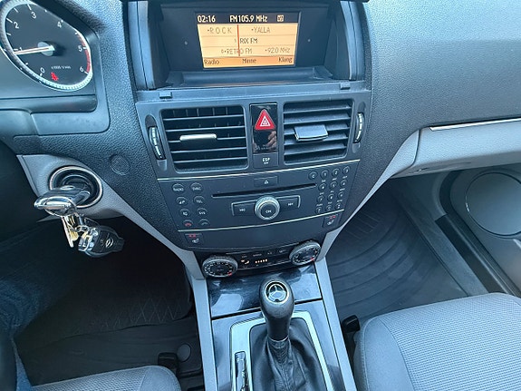 Mercedes-Benz C200 13 of 17