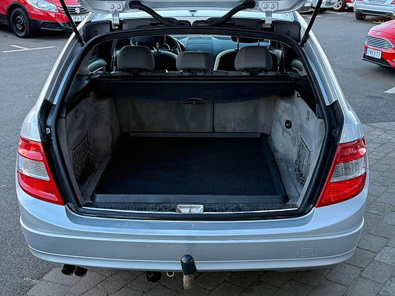 Mercedes-Benz C200 7 of 17