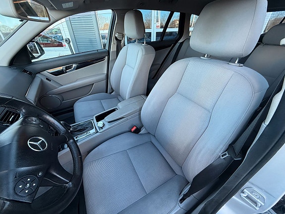 Mercedes-Benz C200 10 of 17
