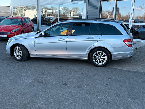 Mercedes-Benz C200 8 of 17