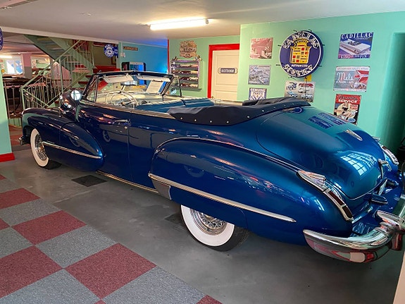 Cadillac Series 62 2 of 11