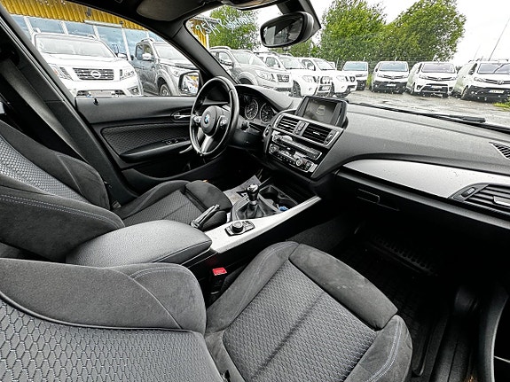 BMW 118i 10 of 21