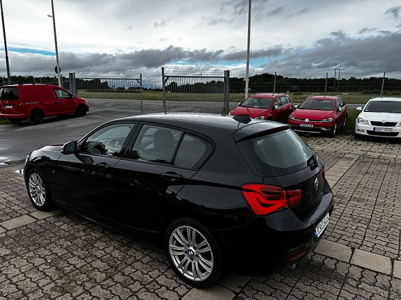 BMW 118i 2 of 5
