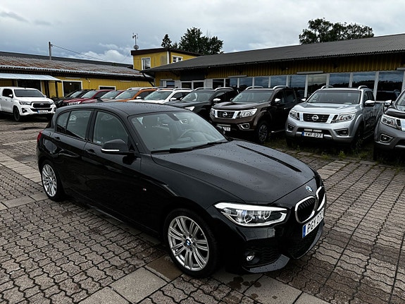 BMW 118i 4 of 5