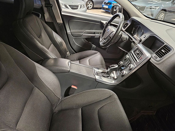 Volvo V60 6 of 8