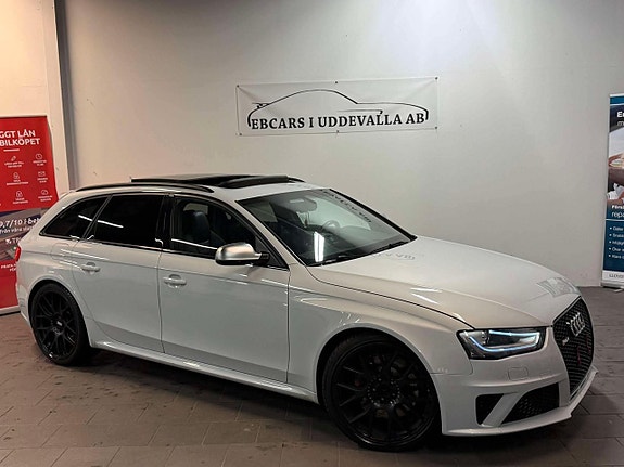 Audi RS4 2 of 5