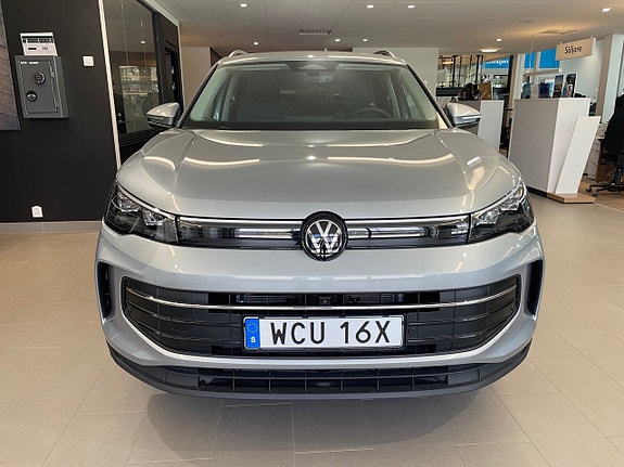 Volkswagen Tiguan 3 of 29