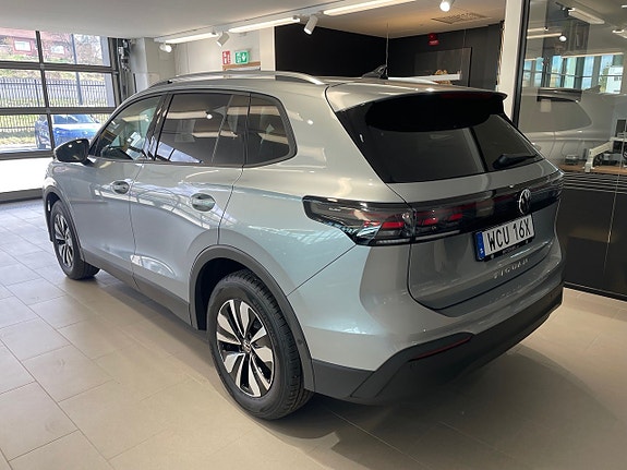 Volkswagen Tiguan 8 of 29