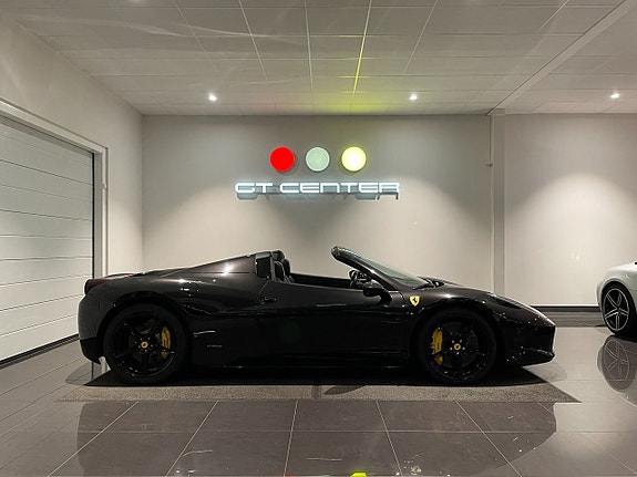 Ferrari 458 Spider 2 of 5
