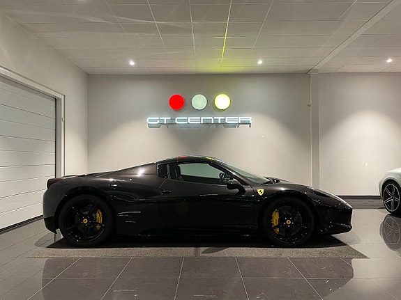 Ferrari 458 Spider 3 of 5