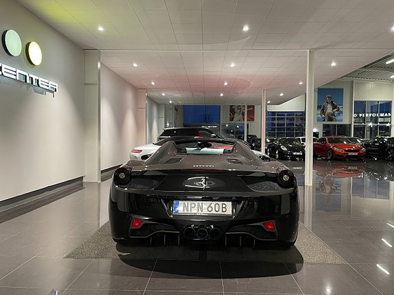 Ferrari 458 Spider 8 of 18