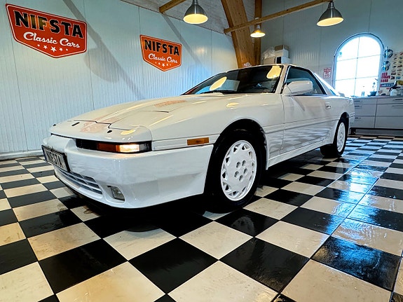 Toyota Supra 4 of 5