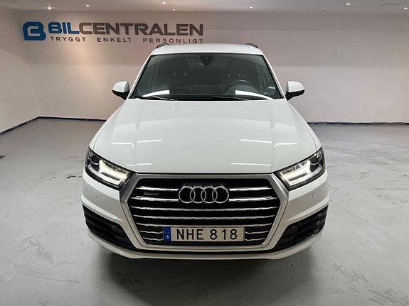 Audi Q7 4 of 5