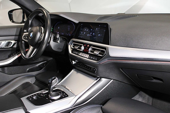 BMW 330d 19 of 27