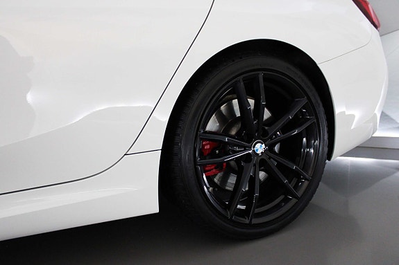 BMW 330d 25 of 27