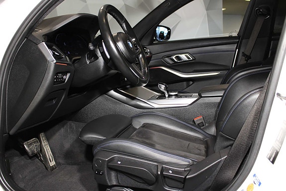 BMW 330d 12 of 27
