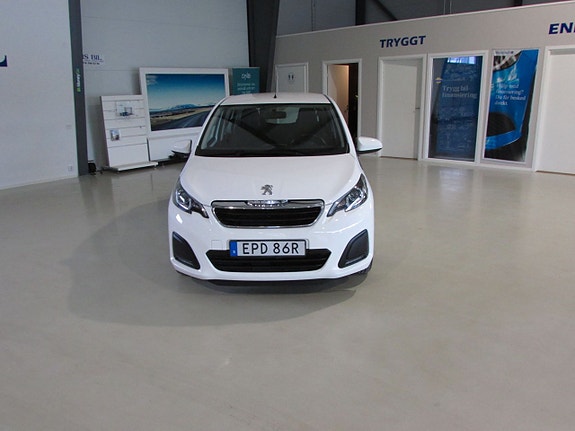 Peugeot 108 2 of 5