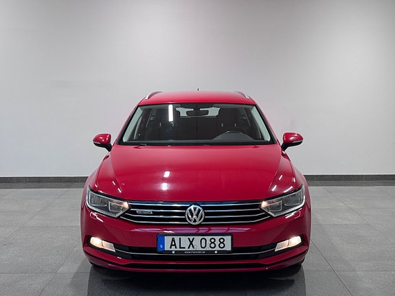 Volkswagen Passat 2 of 5
