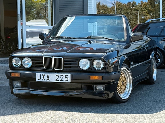 BMW 318 2 of 5