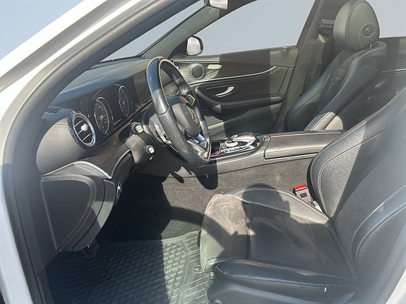 Mercedes-Benz E220 7 of 21
