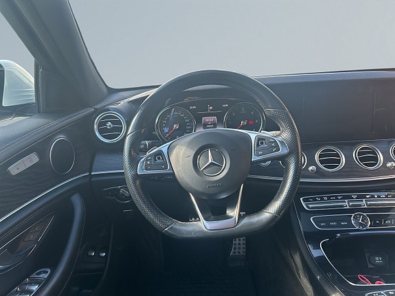 Mercedes-Benz E220 9 of 21