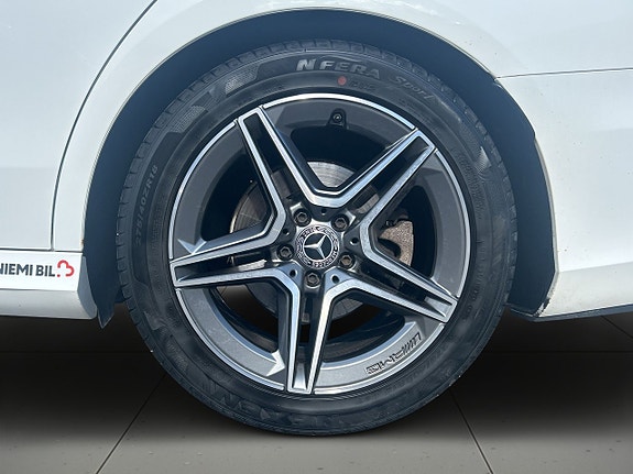 Mercedes-Benz E220 14 of 21