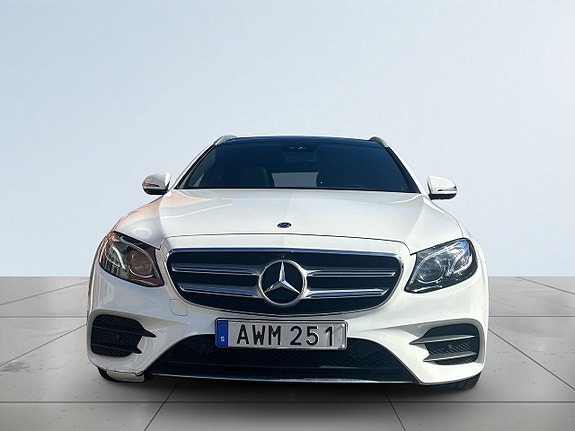 Mercedes-Benz E220 2 of 21